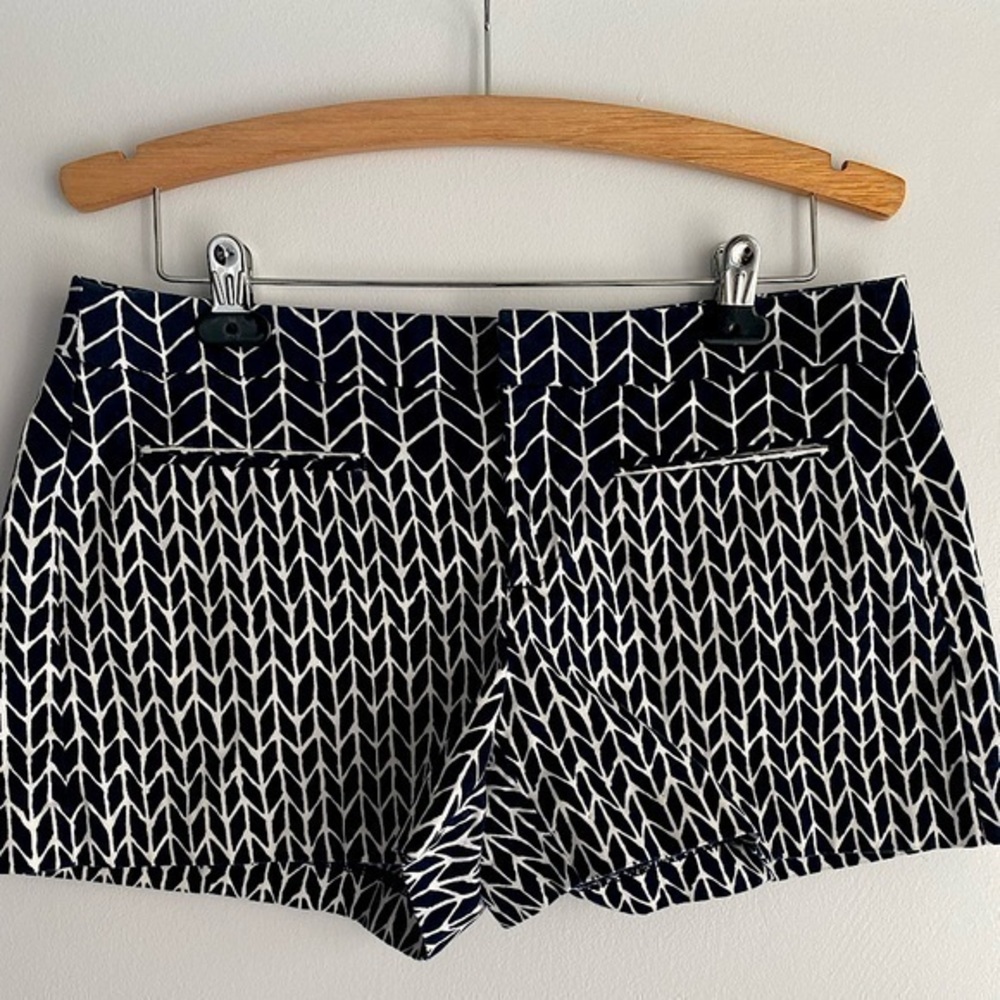 GAP Printed Canvas Navy White Geometric Print City Short Size 6